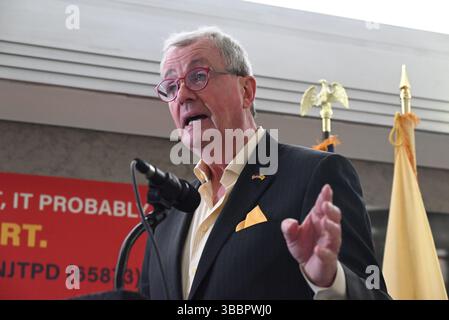Newark, Stati Uniti. 15 maggio 2025. Il Governatore del New Jersey Phil Murphy fece delle osservazioni in una conferenza stampa alla Newark Penn Station dopo che l'unione annunciò di scioperare a Newark, nel New Jersey. Credito: SOPA Images Limited/Alamy Live News Foto Stock