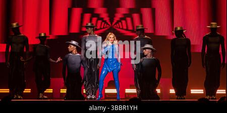 Glasgow, Regno Unito, 16 maggio 2025, Kylie Minogue live on Her Tension Tour. Credito fotografico Stephen Wilson credito: Stephen Wilson/Alamy Live News Foto Stock