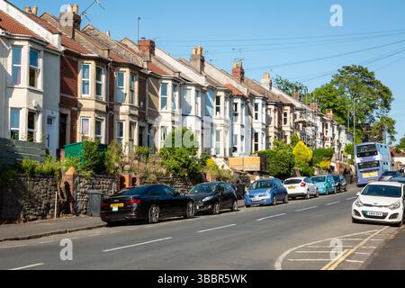 Strada residenziale a Bristol, Regno Unito 2025 Foto Stock