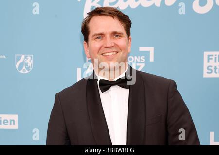 Pierre Kiwitt beim Empfang der Landesregierung Nordrhein-Westfalen, der Film- und Medienstiftung NRW und der Produktionsallianz anlässlich der 78. Internationalen Filmfestspiele von Cannes im Vilebrequin la Plage Ondine Restaurant & Beach Club. Cannes, 16.05.2025 *** Pierre Kiwitt alla reception ospitata dal governo statale della Renania settentrionale-Vestfalia, dal Film und Medienstiftung NRW e dalla Production Alliance in occasione del 78° Festival Internazionale di Cannes al Vilebrequin la Plage Ondine Restaurant Beach Club Cannes, 16 05 2025 foto:XK.xKriegerx/xFuturexImagex nrw 5537 Foto Stock