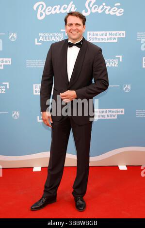 Pierre Kiwitt beim Empfang der Landesregierung Nordrhein-Westfalen, der Film- und Medienstiftung NRW und der Produktionsallianz anlässlich der 78. Internationalen Filmfestspiele von Cannes im Vilebrequin la Plage Ondine Restaurant & Beach Club. Cannes, 16.05.2025 *** Pierre Kiwitt alla reception ospitata dal governo statale della Renania settentrionale-Vestfalia, dal Film und Medienstiftung NRW e dalla Production Alliance in occasione del 78° Festival Internazionale di Cannes al Vilebrequin la Plage Ondine Restaurant Beach Club Cannes, 16 05 2025 foto:XK.xKriegerx/xFuturexImagex nrw 5533 Foto Stock