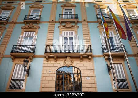 VALENCIA, SPAGNA - 13 OTTOBRE 2024: L'ingresso principale del Diputacio de Valencia, l'ente governativo locale della comunidad valenciana, il valenc regionale Foto Stock