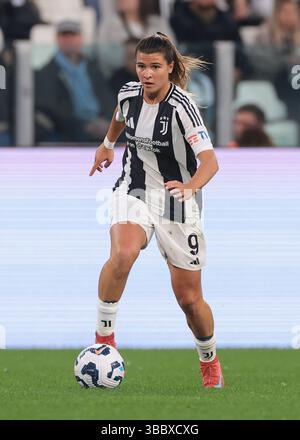 Torino, Italia. 10 maggio 2025. Sofia Cantore della Juventus durante la partita Juventus Women vs Inter femminile di serie A femminile allo stadio Allianz di Torino. Il credito per immagini dovrebbe essere: Jonathan Moscrop/Sportimage Credit: Sportimage Ltd/Alamy Live News Foto Stock