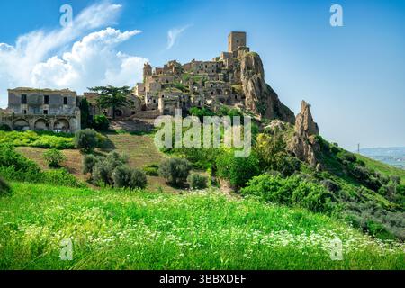 Antica città fantasma di Craco, popolare location cinematografica. Provincia di Matera, regione Basilicata, Italia, Europa Foto Stock