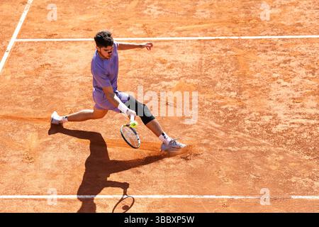 Roma, Italia. 17 maggio 2025. Carlos Alcaraz volee durante internazionali BNL d'Italia, partita internazionale di tennis a Roma, 17 maggio 2025 Credit: Independent Photo Agency/Alamy Live News Foto Stock