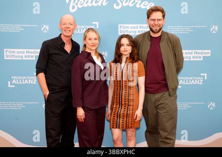 Lucas Schmidt, Maren Schmitt, Lena Urzendowsky und Lasse Scharpen beim Empfang der Landesregierung Nordrhein-Westfalen, der Film- und Medienstiftung NRW und der Produktionsallianz anlässlich der 78. Internationalen Filmfestspiele von Cannes im Vilebrequin la Plage Ondine Restaurant & Beach Club. Cannes, 16.05.2025 Foto Stock