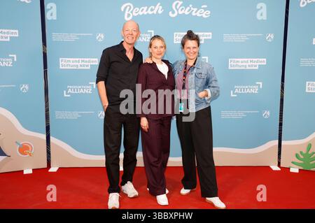 Lucas Schmidt, Maren Schmitt und Louise Peter beim Empfang der Landesregierung Nordrhein-Westfalen, der Film- und Medienstiftung NRW und der Produktionsallianz anlässlich der 78. Internationalen Filmfestspiele von Cannes im Vilebrequin la Plage Ondine Restaurant & Beach Club. Cannes, 16.05.2025 Foto Stock