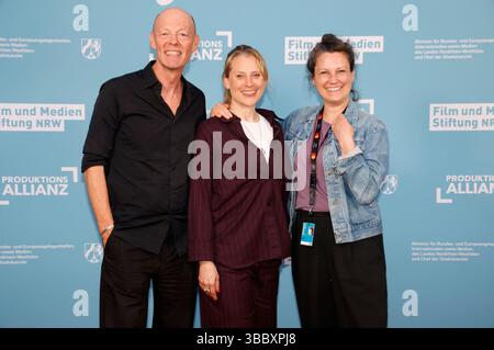 Lucas Schmidt, Maren Schmitt und Louise Peter beim Empfang der Landesregierung Nordrhein-Westfalen, der Film- und Medienstiftung NRW und der Produktionsallianz anlässlich der 78. Internationalen Filmfestspiele von Cannes im Vilebrequin la Plage Ondine Restaurant & Beach Club. Cannes, 16.05.2025 Foto Stock