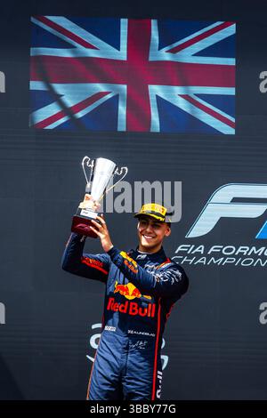 Imola, Italie. 17 maggio 2025. LINDBLAD Arvid (gbr), Campos Racing, Dallara F2 2024, podio ritratto durante il 4° round del Campionato FIA di Formula 2 2025 dal 16 al 18 maggio 2025 sull'autodromo Internazionale Enzo e Dino Ferrari, a Imola, Italia - Photo Sebastian Rozendaal/Dutch Photo Agency/DPPI Credit: DPPI Media/Alamy Live News Foto Stock