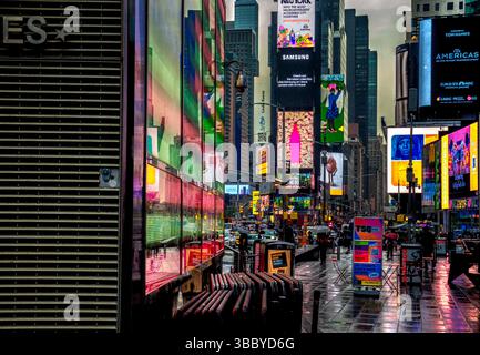 Le luci luminose di Times Square Foto Stock