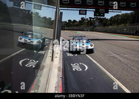 Imola, Italia. 17 maggio 2025. #28 Sebastian Freymuth (DEU, Target), Porsche Mobil 1 Supercup all'autodromo Internazionale Enzo e Dino Ferrari il 17 maggio 2025 a Imola, Italia. (Foto di HOCH ZWEI) credito: dpa/Alamy Live News Foto Stock
