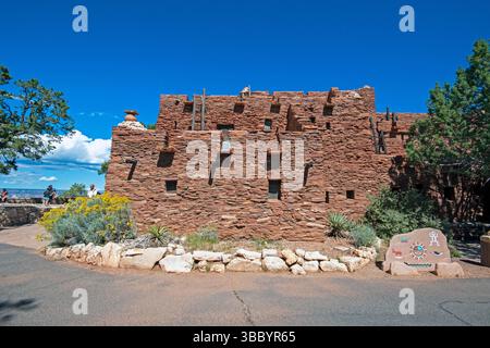 Hopi House (1905 - progettato da Mary Colter), negozio di artigianato e arte nativa americana, Grand Canyon National Park, South Rim, Arizona, USA Foto Stock