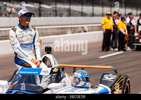 Indianapolis, Stati Uniti. 17 maggio 2025. INDIANAPOLIS, INDIANA - 17 maggio: Kyle Larson durante le qualifiche per la NTT IndyCar Series 109° corsa della Indianapolis 500 all'Indianapolis Motor Speedway il 17 maggio 2025 a Indianapolis, Indiana. ( Crediti: Jeremy Hogan/Alamy Live News Foto Stock