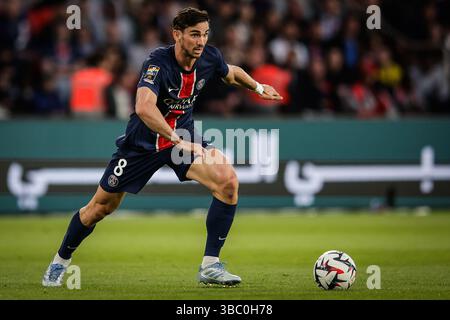 Parigi, Francia. 17 maggio 2025. Fabian RUIZ del PSG durante la partita di campionato francese di Ligue 1 tra Paris Saint-Germain e AJ Auxerre il 17 maggio 2025 allo stadio Parc des Princes di Parigi, Francia - foto Matthieu Mirville/DPPI Credit: DPPI Media/Alamy Live News Foto Stock