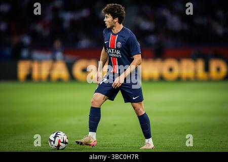 Parigi, Francia. 17 maggio 2025. Joao NEVES del PSG durante il campionato francese di Ligue 1 tra Paris Saint-Germain e AJ Auxerre il 17 maggio 2025 allo stadio Parc des Princes di Parigi, Francia - foto Matthieu Mirville/DPPI Credit: DPPI Media/Alamy Live News Foto Stock