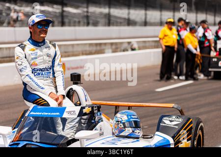 Indianapolis, Stati Uniti. 17 maggio 2025. Kyle Larson durante le qualifiche per la NTT IndyCar Series 109° corsa della 500 miglia di Indianapolis all'Indianapolis Motor Speedway. (Foto di Jeremy Hogan/SOPA Images/Sipa USA) credito: SIPA USA/Alamy Live News Foto Stock