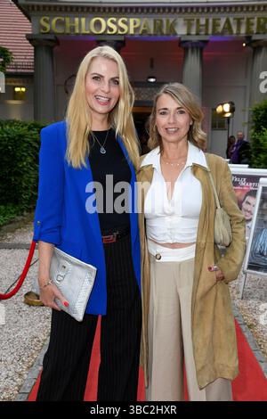 Tanja Buelter und Tina Ruland bei der 'Fisch sucht Fahrrad' Premiere im Schlossparktheater AM 17.05.2025 a Berlino AM Foto Stock
