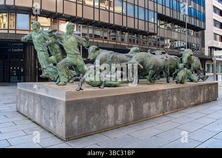 Gestione del monumento ai tori a Pamplona, Spagna Foto Stock