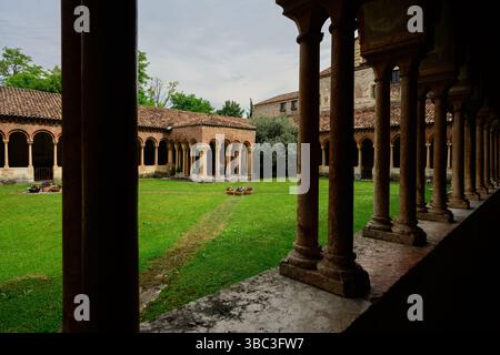 Basilica di San Zeno Chiostro o cortile a Verona, Italia Foto Stock