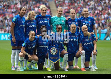 Londra, Regno Unito. 18 maggio 2025. Londra, Inghilterra, 18 maggio 2025: I giocatori del Chelsea posano per una foto della squadra durante la finale di Adobe Womens fa Cup tra Chelsea e Manchester United allo stadio Wembley di Londra, Inghilterra (Alexander Canillas/SPP) credito: SPP Sport Press Photo. /Alamy Live News Foto Stock