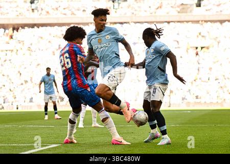 Londra, Regno Unito. 17 maggio 2025. Nico OReilly (75 Manchester City) sfidato da Chris Richards (26 Crystal Palace) durante la finale di fa Cup tra Crystal Palace e Manchester City allo stadio Wembley di Londra sabato 17 maggio 2025. (Foto: Kevin Hodgson | mi News) crediti: MI News & Sport /Alamy Live News Foto Stock