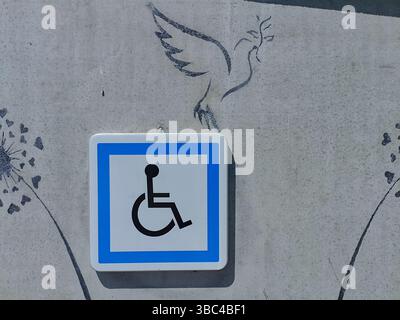 France Maurienne Jarrier : panneau de stationnement réservé aux personnes à mobilité réduite Foto Stock