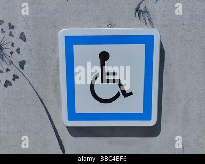 France Maurienne Jarrier : panneau de stationnement réservé aux personnes à mobilité réduite Foto Stock