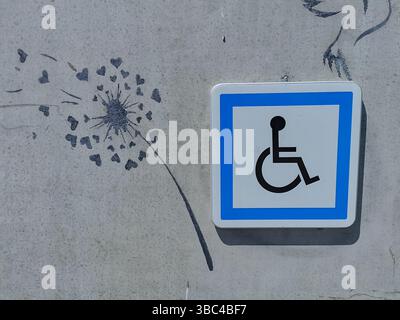 France Maurienne Jarrier : panneau de stationnement réservé aux personnes à mobilité réduite Foto Stock