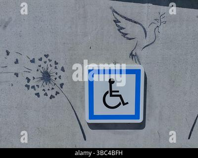 France Maurienne Jarrier : panneau de stationnement réservé aux personnes à mobilité réduite Foto Stock