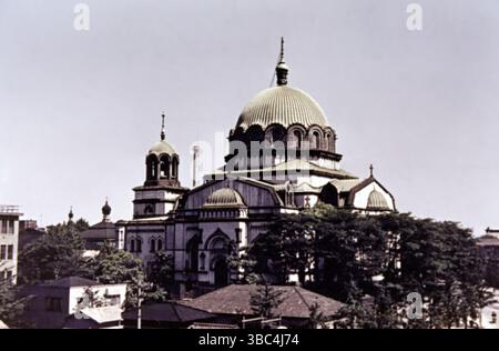 Foto d'epoca della cattedrale di Nickolai (cattedrale della Santa Resurrezione di Tokyo) a Tokyo, Giappone - 1956 Foto Stock