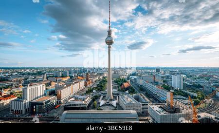Il centro di berlino al sole della sera, in germania Foto Stock