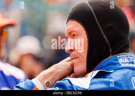 Indianapolis, Stati Uniti. 17 maggio 2025. Scott Dixon, Chip Ganassi Racing Honda, si prepara durante le qualifiche per la NTT IndyCar Series 109esima corsa della 500 miglia di Indianapolis all'Indianapolis Motor Speedway. Credito: SOPA Images Limited/Alamy Live News Foto Stock