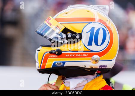 Indianapolis, Stati Uniti. 17 maggio 2025. Alex Palou, Chip Ganassi Racing Honda (10) durante le qualifiche per la NTT IndyCar Series 109esima corsa della 500 miglia di Indianapolis all'Indianapolis Motor Speedway. Credito: SOPA Images Limited/Alamy Live News Foto Stock