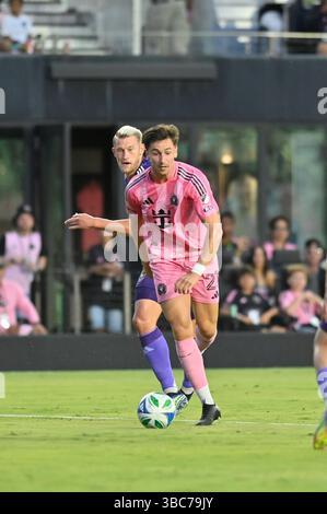 Fort Lauderdale, Florida, Stati Uniti. 18 maggio 2025. 18/05/2025 il centrocampista destro Tadeo Allende guida il pallone durante la partita dell'Inter Miami CF vs. Orlando City SC - MLS regular Season al Chase Stadium di Fort Lauderdale (foto di Jose Luis Suerte/Alamy Live News) credito: Jose Luis Suerte/Alamy Live News Foto Stock