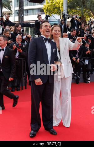 Festival de Cannes - lo schema fenicio Red Carpet Rupert Friend und Aimee Mullins bei der Premiere zu the Phoenician Scheme während der 78. Filmfestspiele a Cannes im Palais de Festival ore 18.05.2025. *** Festival de Cannes lo schema fenicio Red Carpet Rupert Friend e Aimee Mullins alla prima dello schema fenicio durante il Festival di Cannes 78 al Palais de Festival il 18 05 2025 Copyright: XEventpressxKochanx Foto Stock