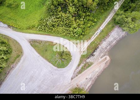 Rampa per barche sul fiume Missouri e parcheggio a Dalton Bottom - vista aerea Foto Stock