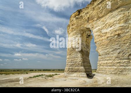 Formazioni di gesso presso Monument Rocks National Natural Landmark nella contea di Gove, Kansas occidentale Foto Stock