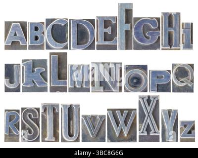 Set di alfabeti inglesi - un collage di 26 lettere isolate in blocchi di stampa di tipo metallico letterpress, una varietà di font misti con una pittura digitale ef Foto Stock