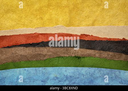 Paesaggio astratto creato con fogli di carta colorata e testurizzata fatta a mano Foto Stock