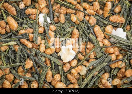 Tè verde Genmaicha con riso arrosto - texture di fondo Foto Stock