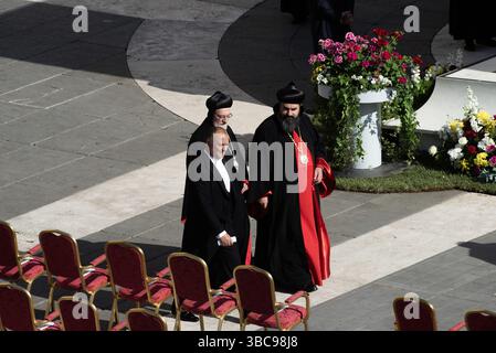 Vaticano, Vaticano. 19 maggio 2025. **NO LIBRI** Italia, Roma, Vaticano 2025/5/18 Papa Leone XIV conduce una Santa messa per l'inizio del suo pontificato, in piazza San Pietro in Vaticano, fotografia di ANDREA COLARIETI / Catholic Press Photo Credit: Independent Photo Agency/Alamy Live News Foto Stock