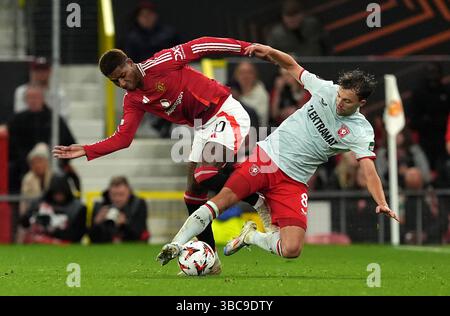 Foto del file del 25-09-2024 di Marcus Rashford (a sinistra) del Manchester United e Youri Regeer di Twente per il pallone durante la partita di UEFA Europa League all'Old Trafford, Manchester. Data foto: Mercoledì 25 settembre 2024. Data di pubblicazione: Lunedì 19 maggio 2025. Foto Stock