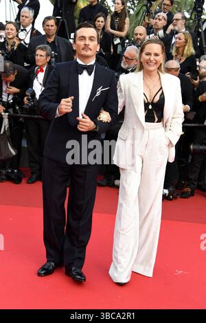 Rupert Friend und Aimee Mullins bei der Der Phoenizische Meisterstreich / The Phoenician Scheme Film Premiere am 18.05.2025 im Rahmen vom 78. Festival del cinema di Cannes Phoenizische Meisterstreich Filmpremiere di Cannes *** Rupert Friend e Aimee Mullins al Phoenician Scheme premiere il 18 05 2025 al Festival del cinema 78 di Cannes premiere del film Phoenician Scheme a Cannes Foto Stock