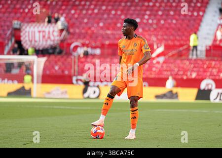 Aurelien Tchouameni (Real Madrid) durante la partita di LaLiga tra Siviglia e Real Madrid, a Sanchez Pizjuan il 18 maggio 2025 a Siviglia, Spagna Foto Stock