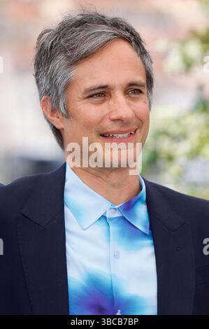 Gael Garcia Bernal beim Photocall zum Kinofilm 'Magalhães / Magallanes / Magellan' auf dem Festival de Cannes 2025 / 78. Internationale Filmfestspiele von Cannes am Palais des Festivals. Cannes, 19.05.2025 Foto Stock