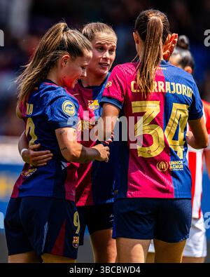 Barcellona, Spagna . 18 maggio 2025. Barcellona, Spagna, 18 maggio 2025 i giocatori del FC Barcelona festeggiano il loro gol durante la partita di Liga F tra FC Barcelona e Athletic Club all'Estadi Johan Cruyff di Barcellona, Spagna (Unnati Naidu/SPP) credito: SPP Sport Press Photo. /Alamy Live News Foto Stock