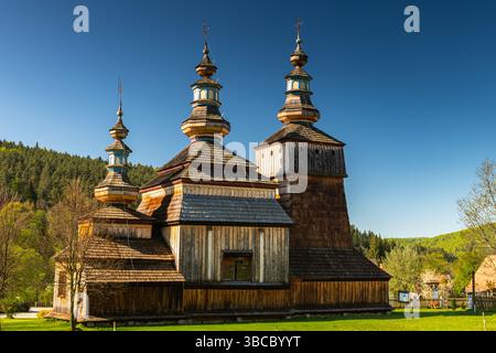 Chiesa greco-cattolica dei Santi Cosma e Damiano a Krempna, Polonia Foto Stock