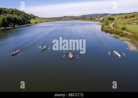 Gara di canottaggio costiera sul lago Drinagh, West Cork, Irlanda. Foto Stock