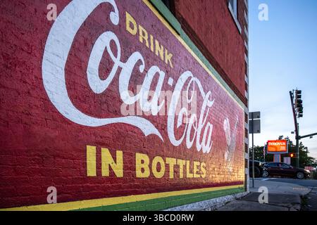Murale dipinto "drink Coca-Cola in Bottles" nel centro di Jasper, Georgia, sede di una Coca-Cola Bottling Company. (USA) Foto Stock