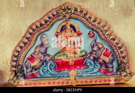 Dea Laxmi, dea della ricchezza, Papermash Idol, India. Foto Stock
